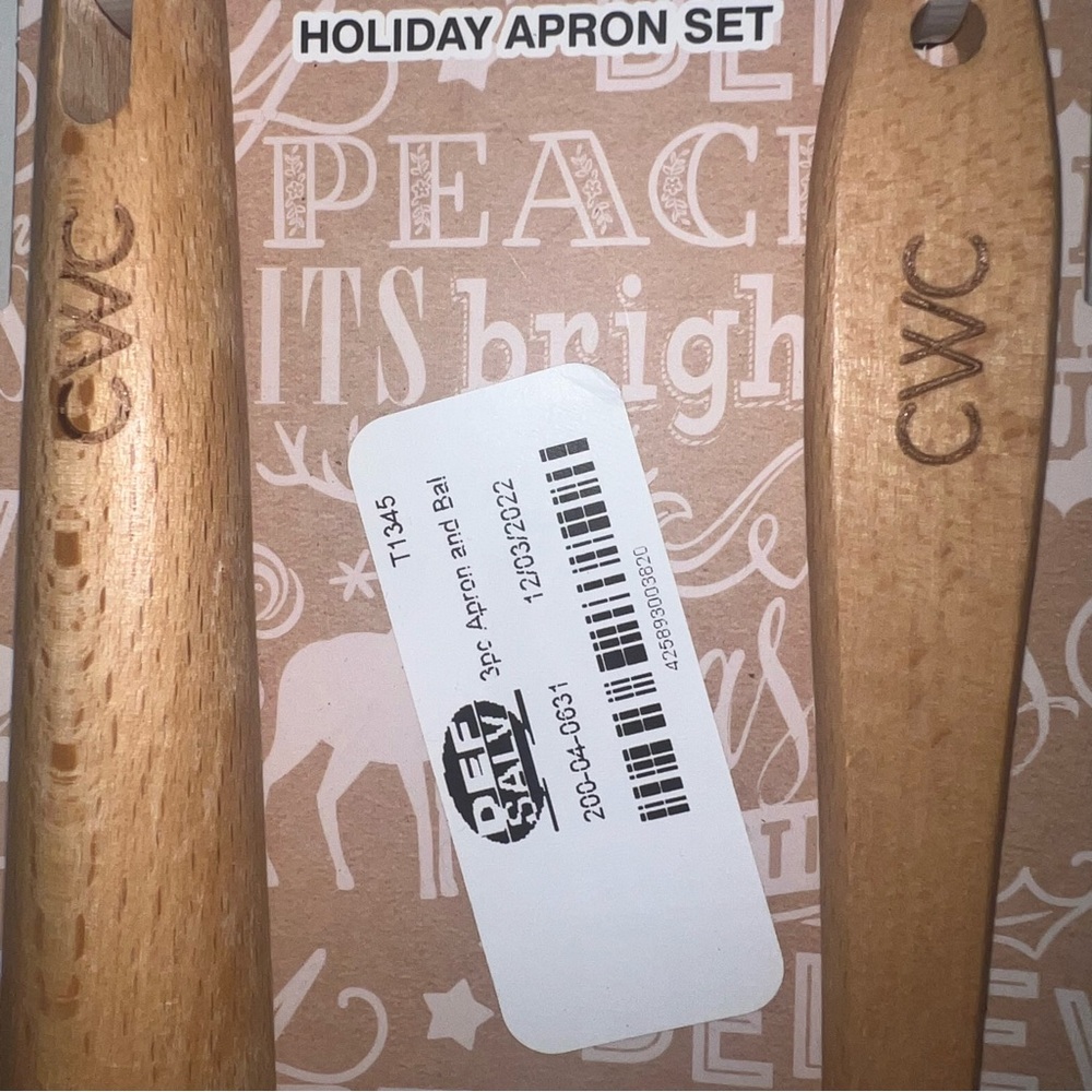 CWC Holiday Apron Set with Wooden Utensils - Picture 3 of 6
